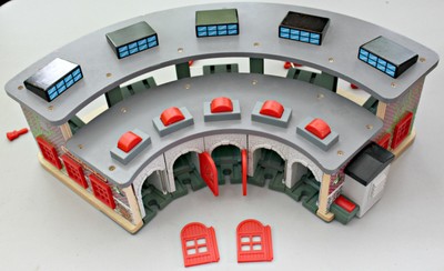 thomas wooden railway tidmouth sheds deluxe set